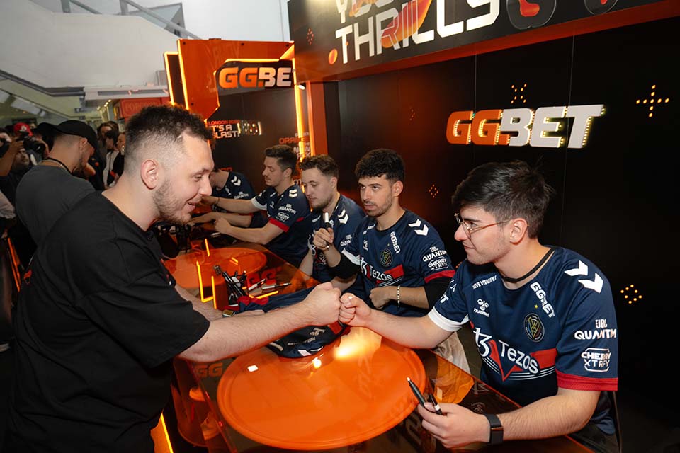 Pic about Signing session with Team Vitality at the GG.BOOTH