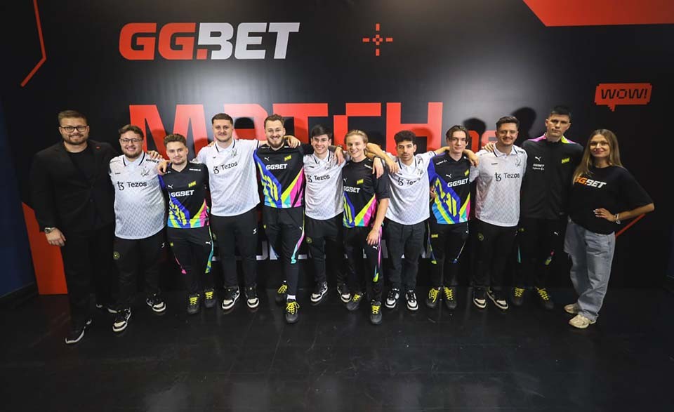 Pic about NAVI and Team Vitality at the Match of LeGGends in 2023